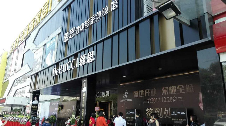 深圳凯发k8一触即发旗舰店入驻龙华皇家一号，行业巨头齐聚祝贺！